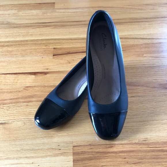 Clarks Black Leather Shoes Square Heeled Pumps with Patton Toe Tips, Size 9.5 - Picture 1 of 5